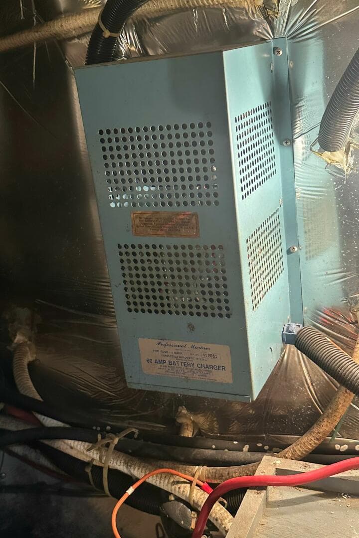 1991 Carver 3807 Aft Cabin