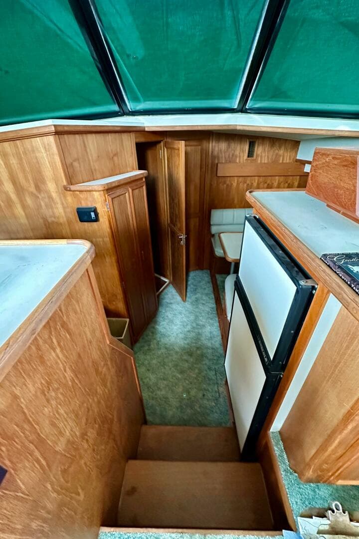 1991 Carver 3807 Aft Cabin