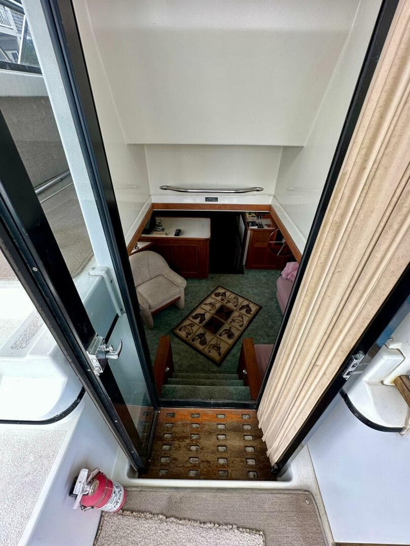 1991 Carver 3807 Aft Cabin