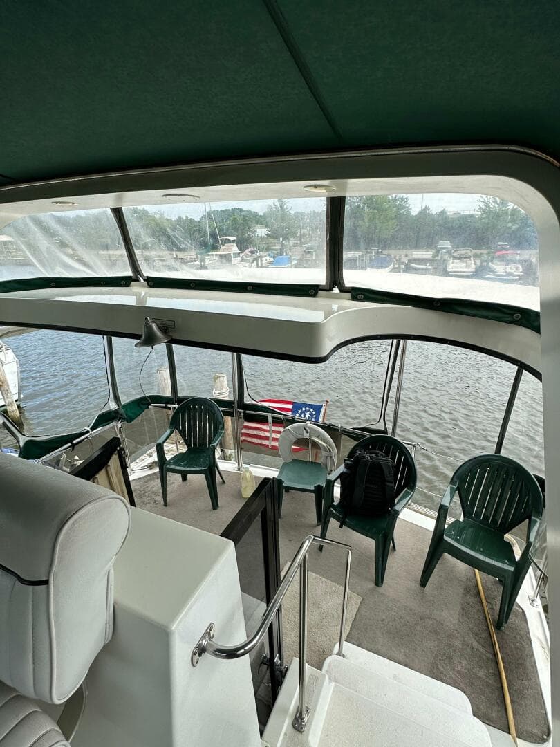 1991 Carver 3807 Aft Cabin