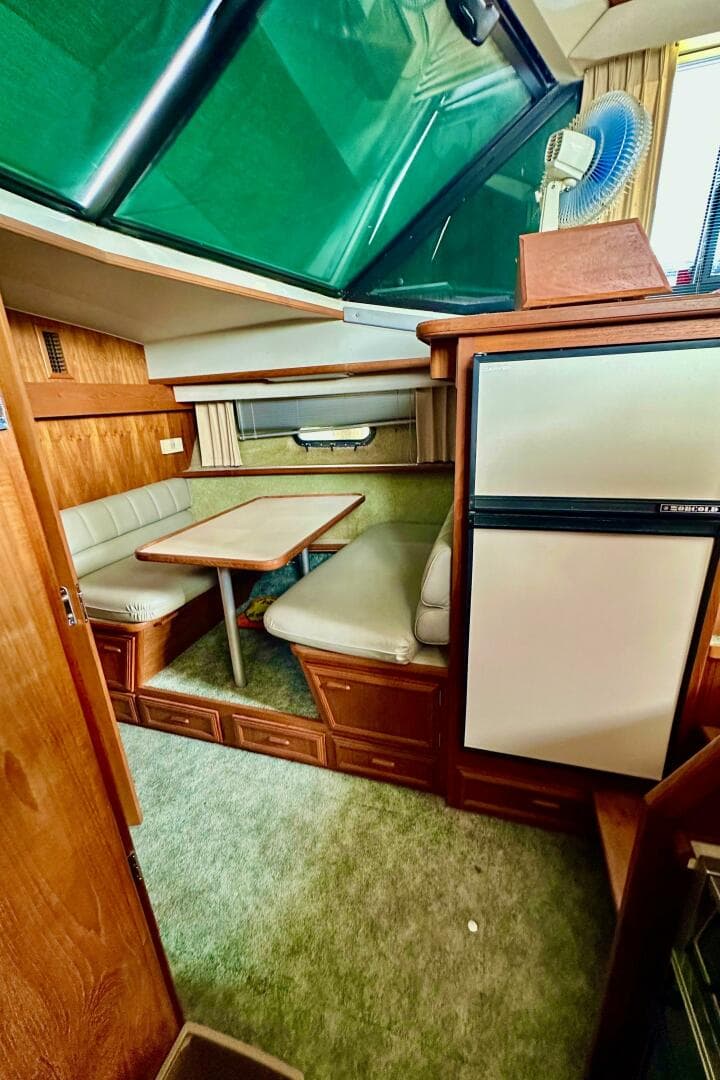 1991 Carver 3807 Aft Cabin