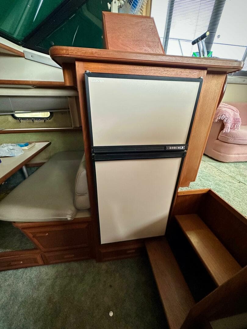 1991 Carver 3807 Aft Cabin