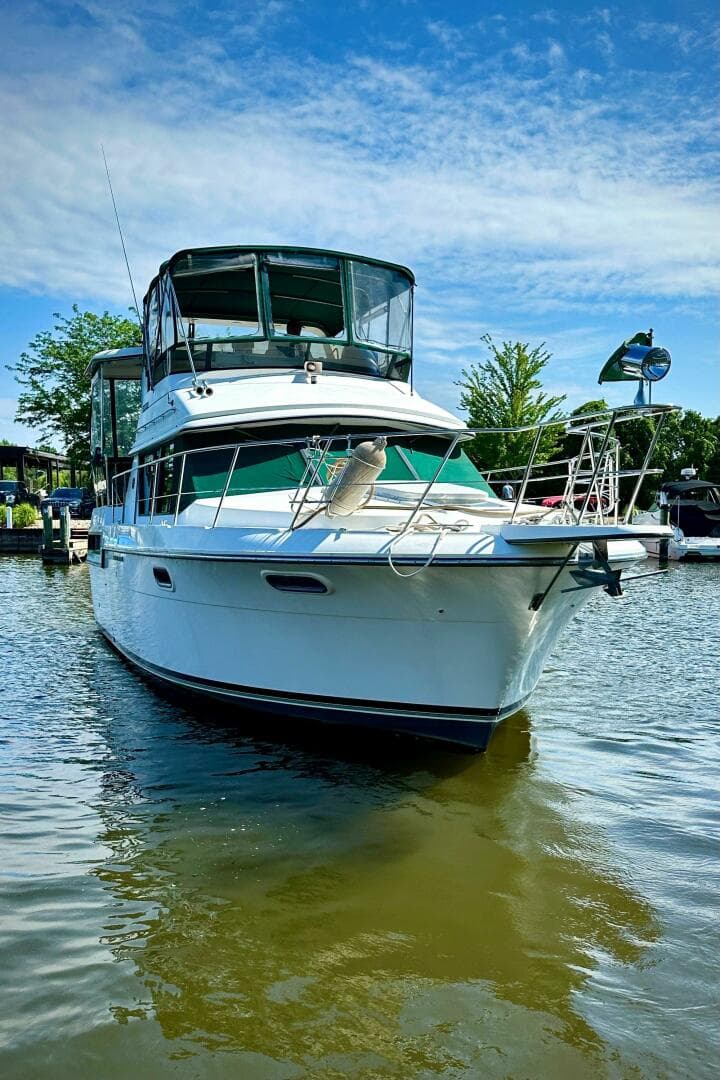 1991 Carver 3807 Aft Cabin