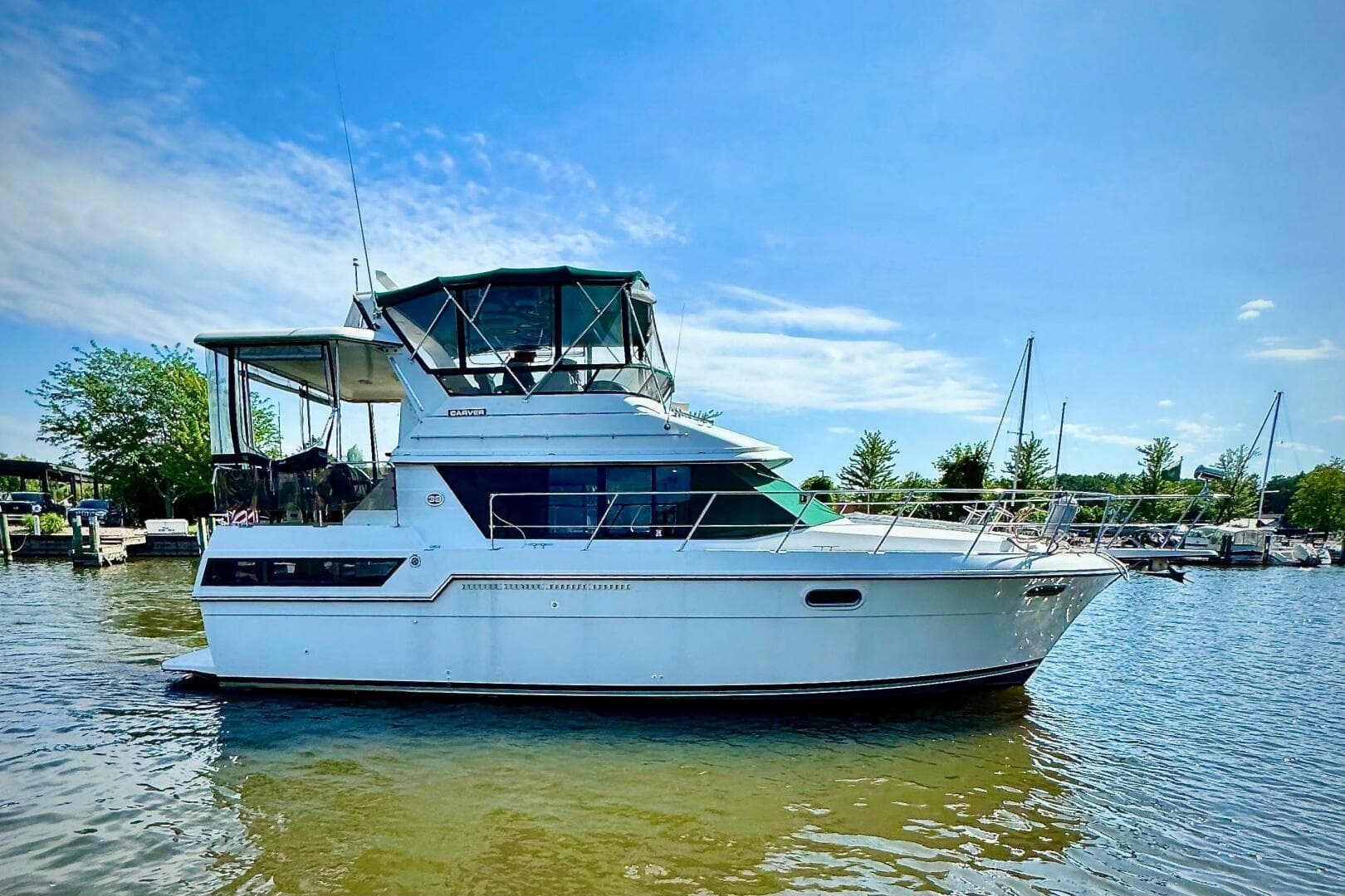 1991 Carver 3807 Aft Cabin