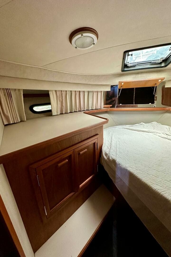 1991 Carver 3807 Aft Cabin