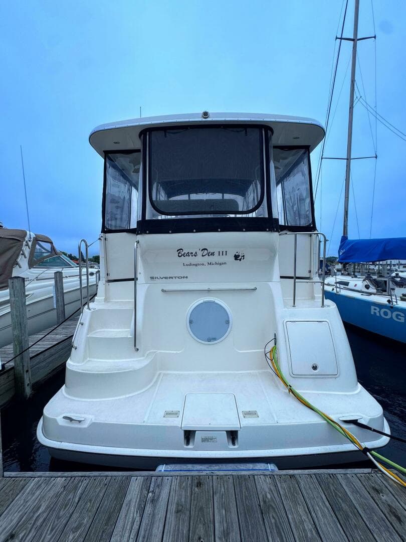 2005 Silverton 35 Motor Yacht