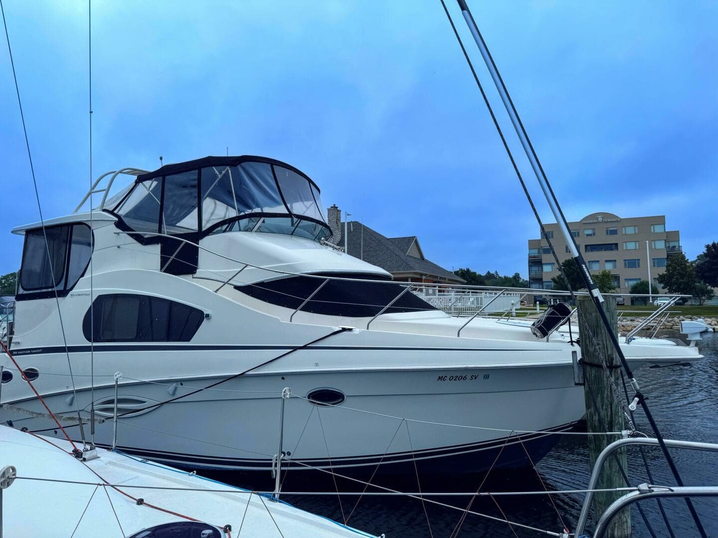 2005 Silverton 35 Motor Yacht