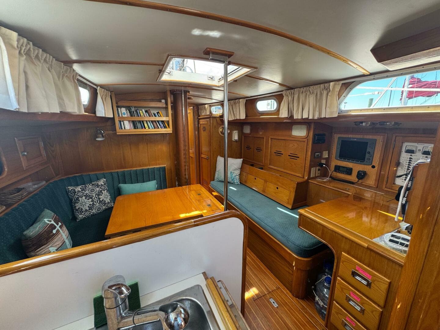 1983 Hinckley Sou'wester 42