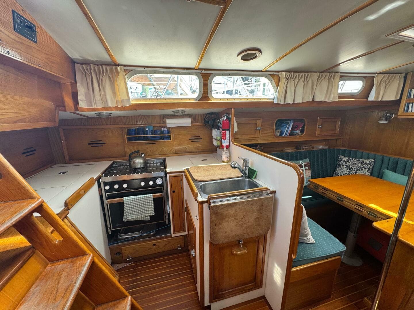 1983 Hinckley Sou'wester 42