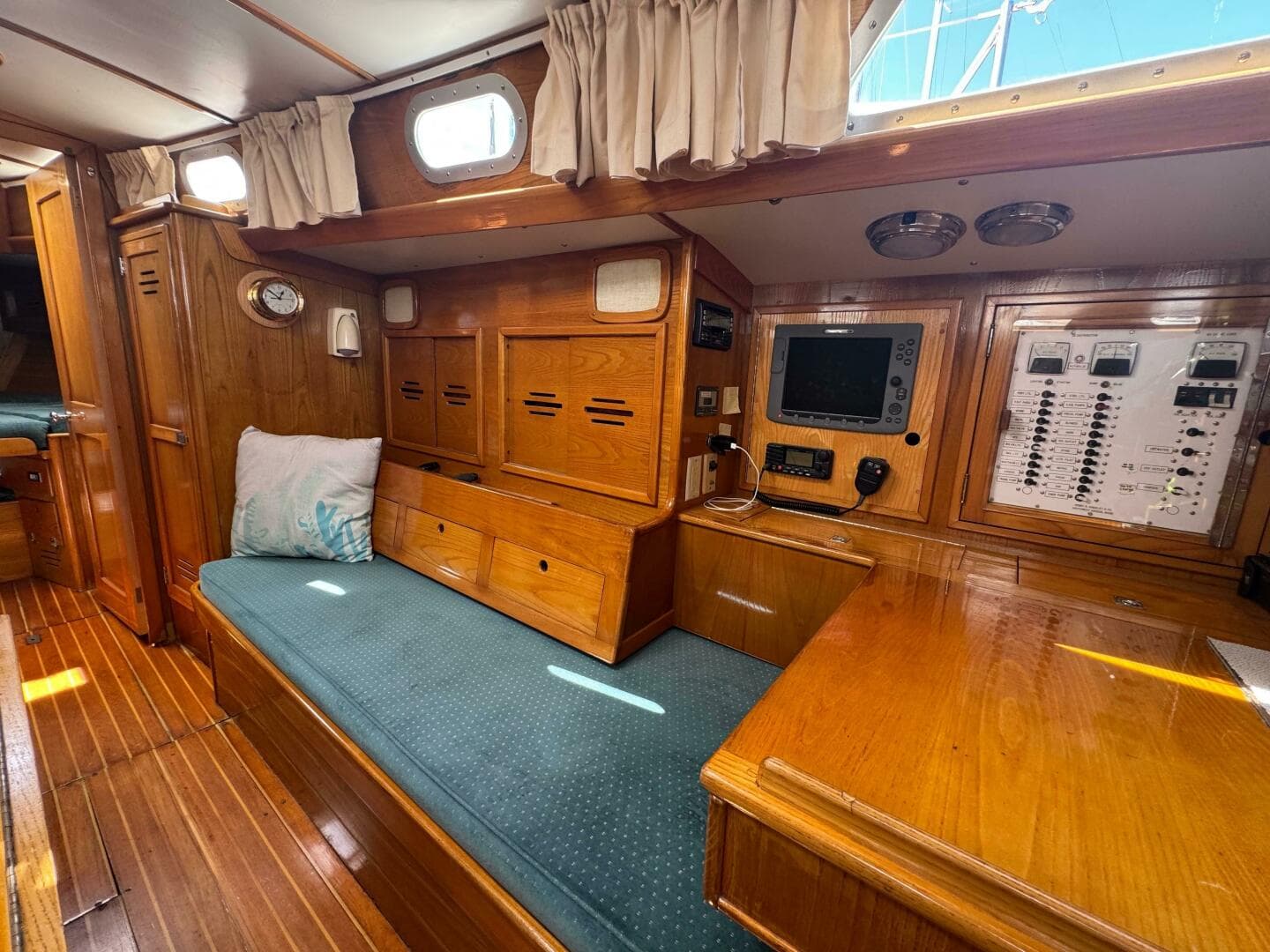 1983 Hinckley Sou'wester 42