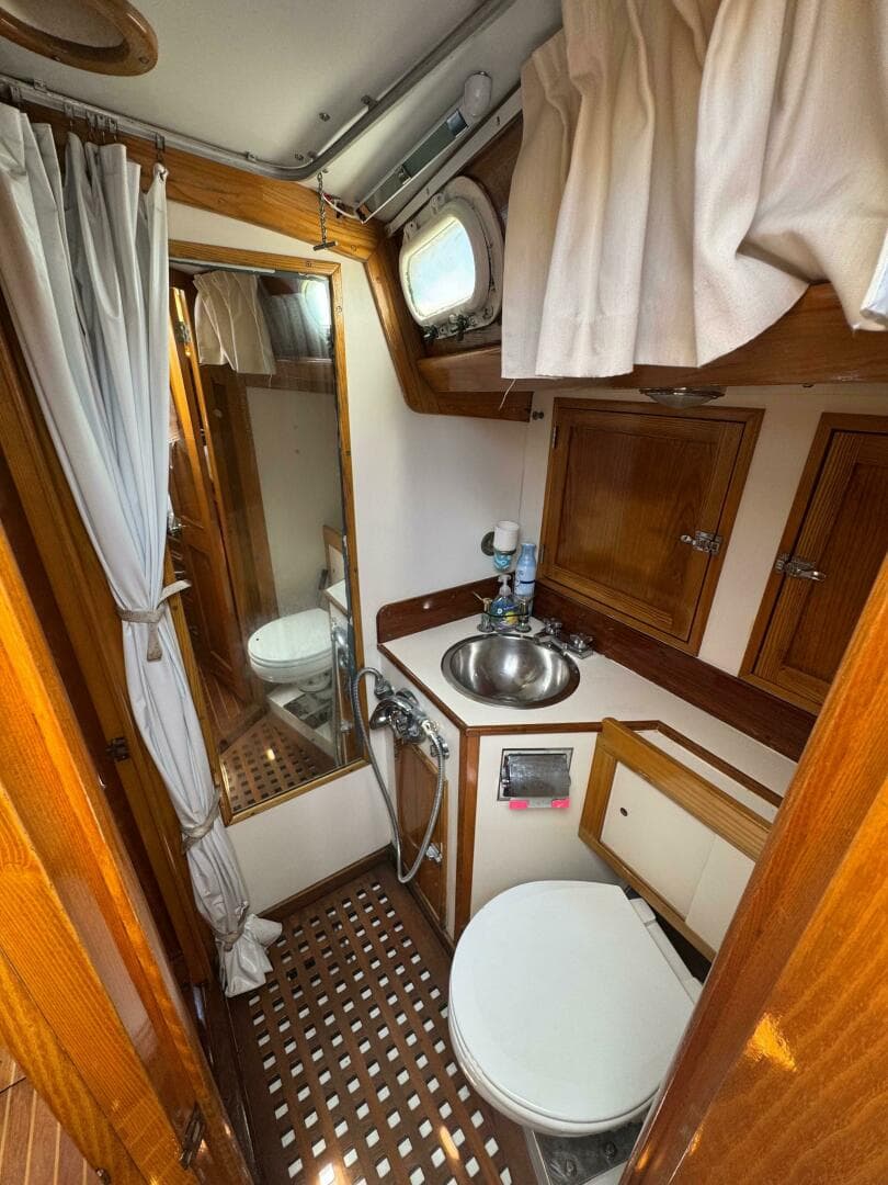 1983 Hinckley Sou'wester 42