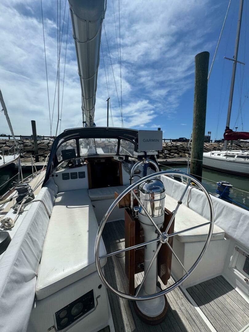 1983 Hinckley Sou'wester 42