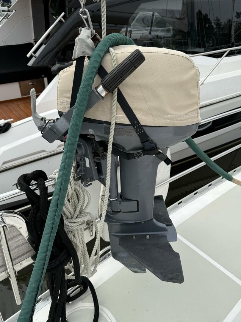 2008 Hylas 46 Center Cockpit