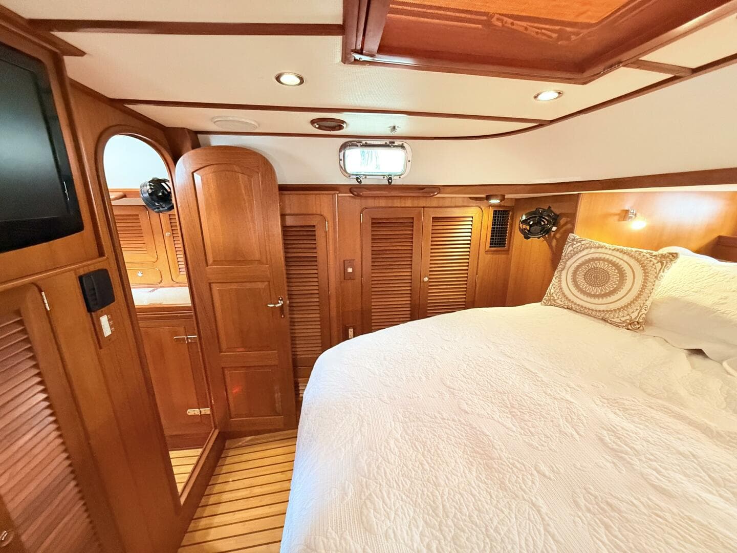 2008 Hylas 46 Center Cockpit