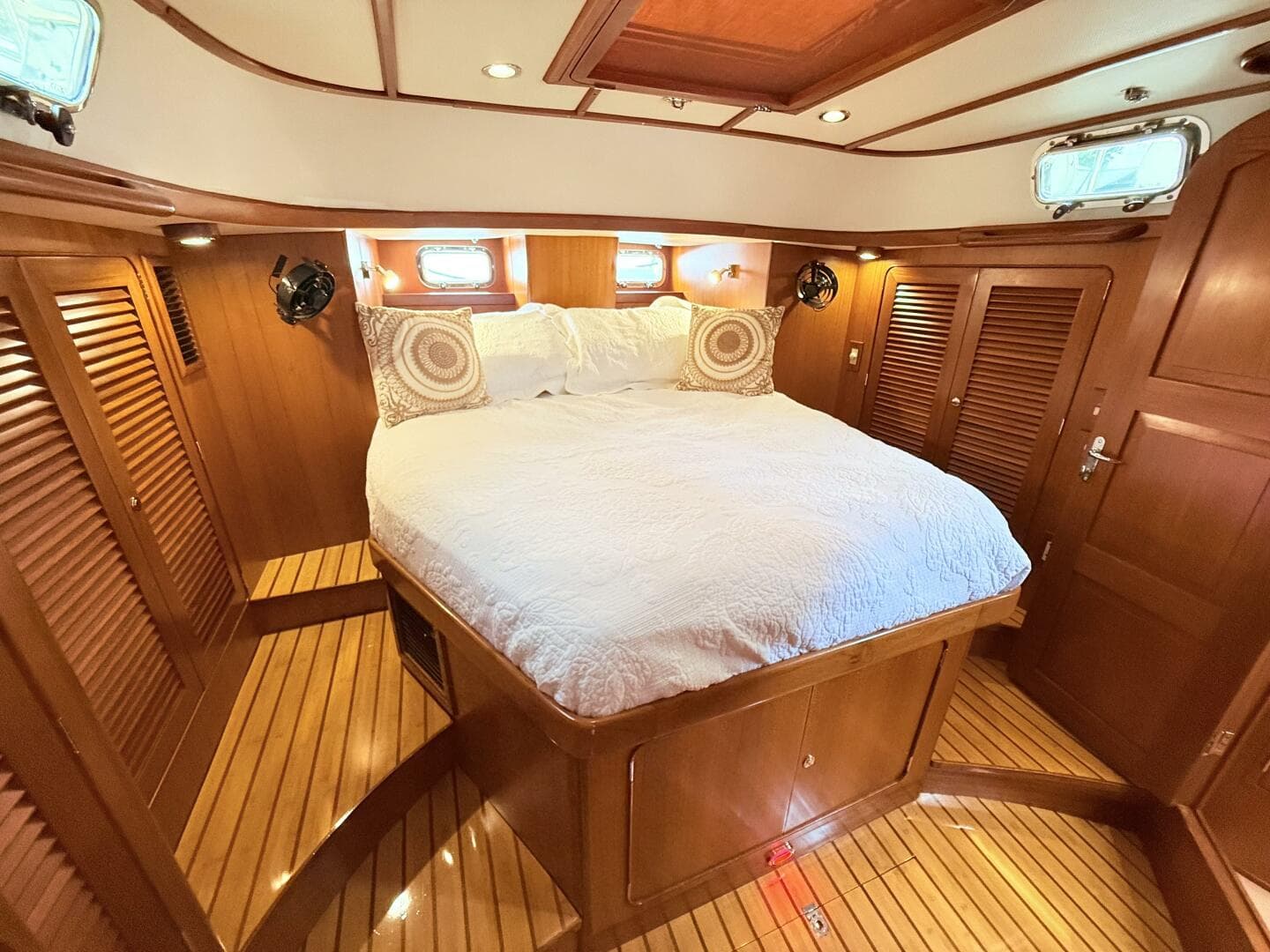 2008 Hylas 46 Center Cockpit