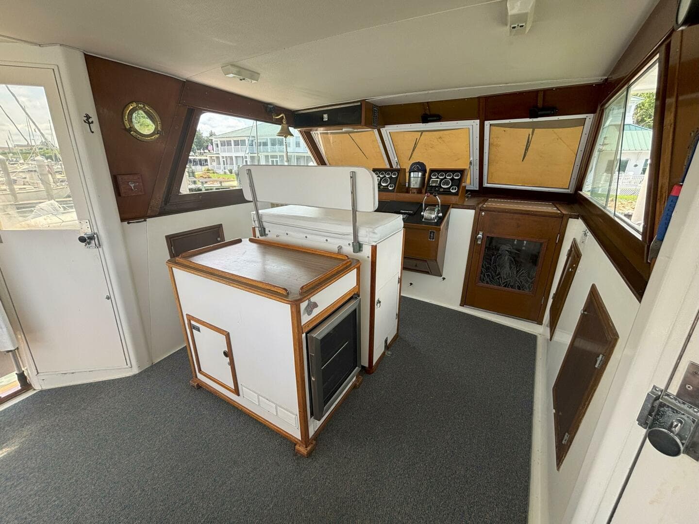 1972 Matthews 4 Flush Deck