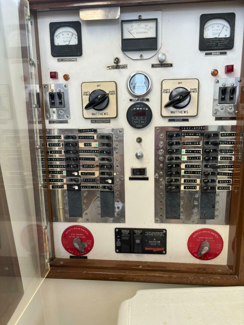 1972 Matthews 4 Flush Deck