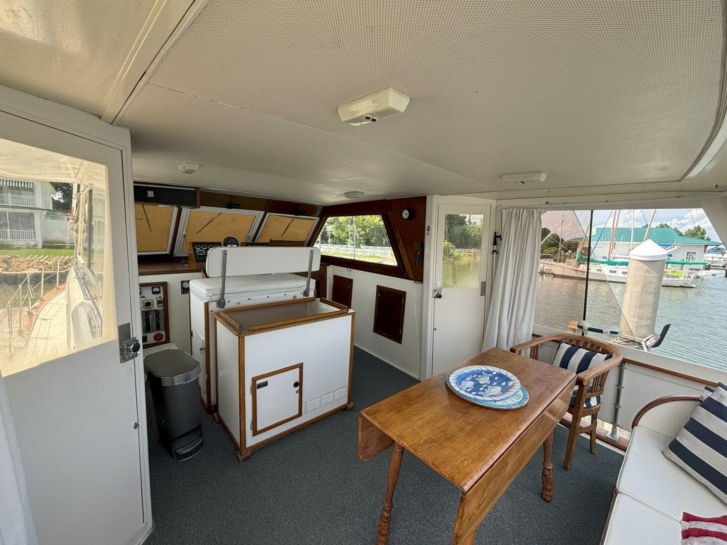 1972 Matthews 4 Flush Deck