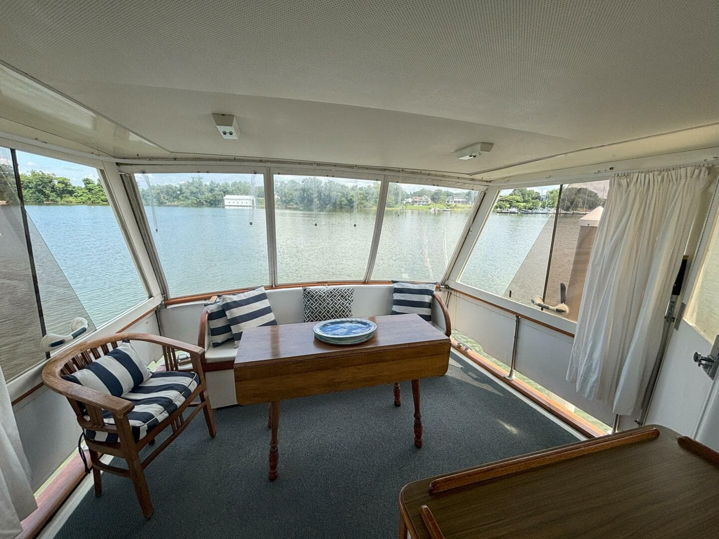 1972 Matthews 4 Flush Deck