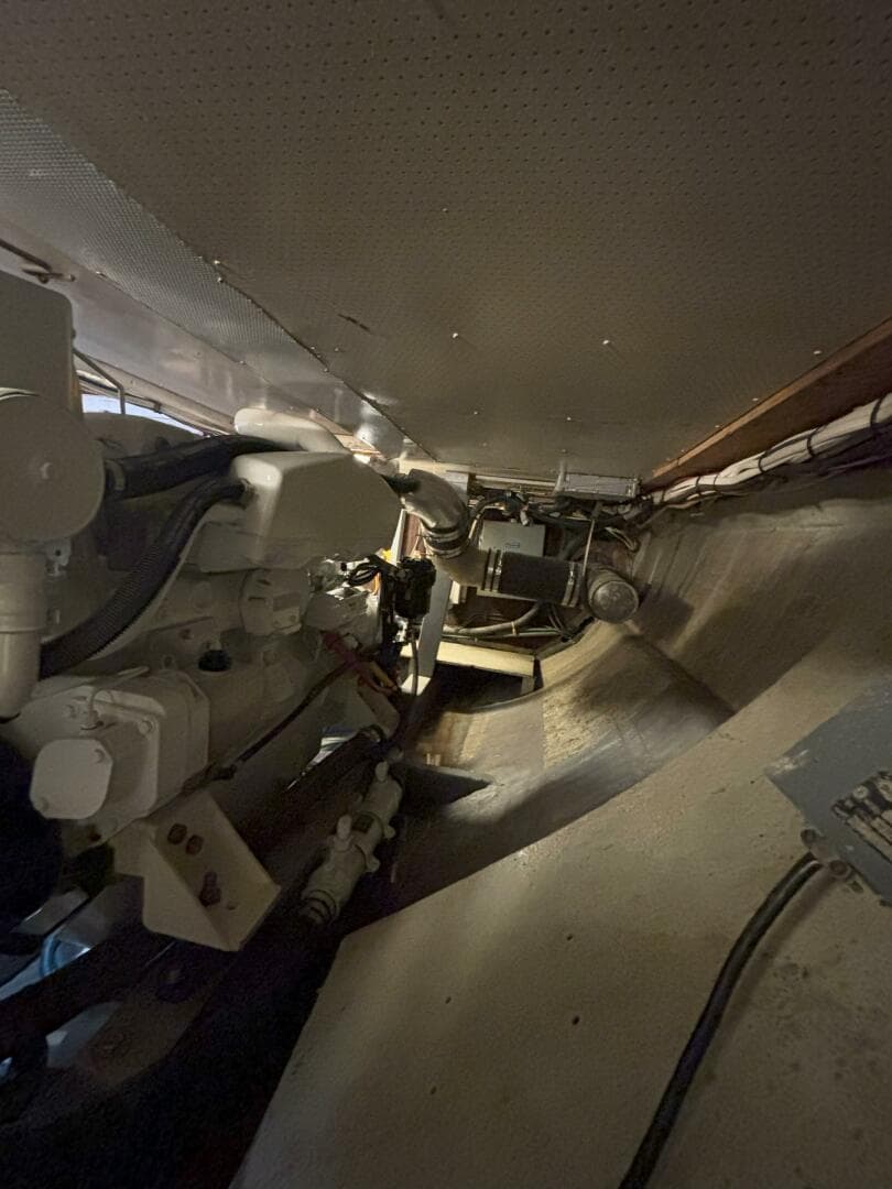 1972 Matthews 4 Flush Deck