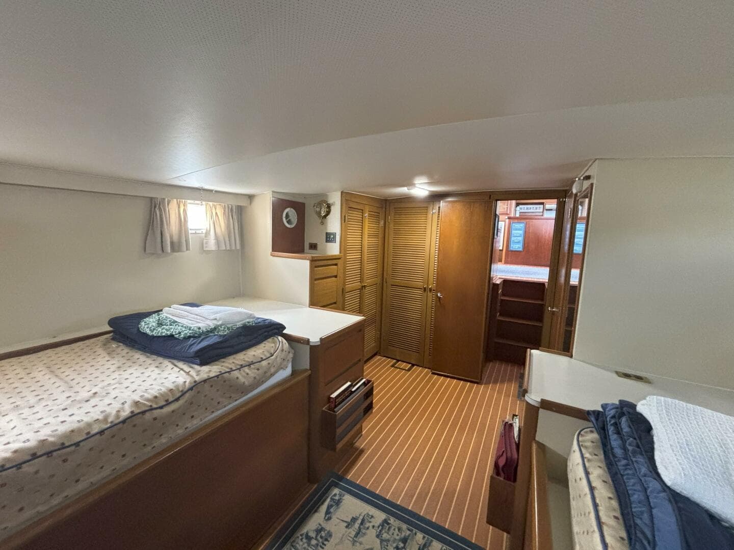 1972 Matthews 4 Flush Deck