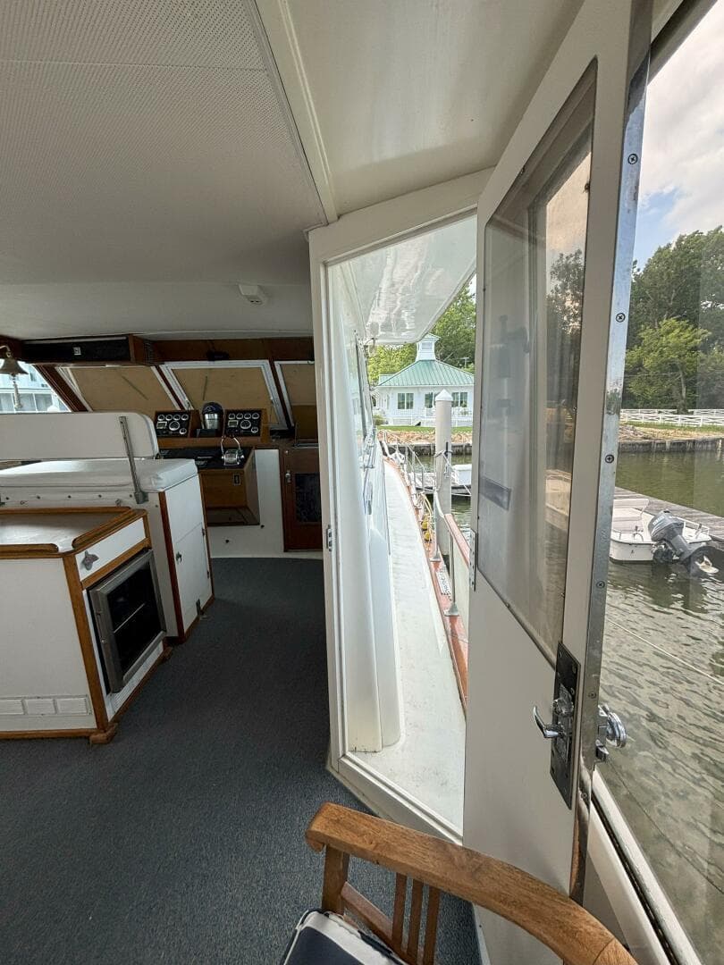 1972 Matthews 4 Flush Deck