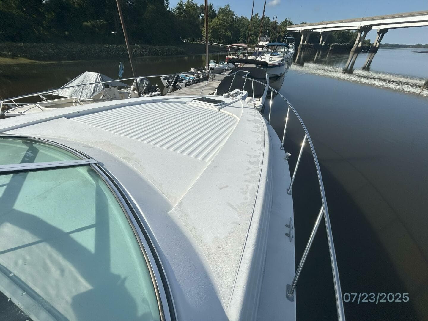 40' Trojan foredeck1