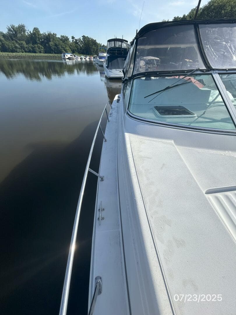 40' Trojan starboard side deck2