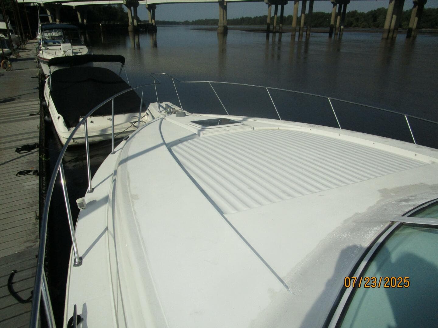 40' Trojan foredeck2