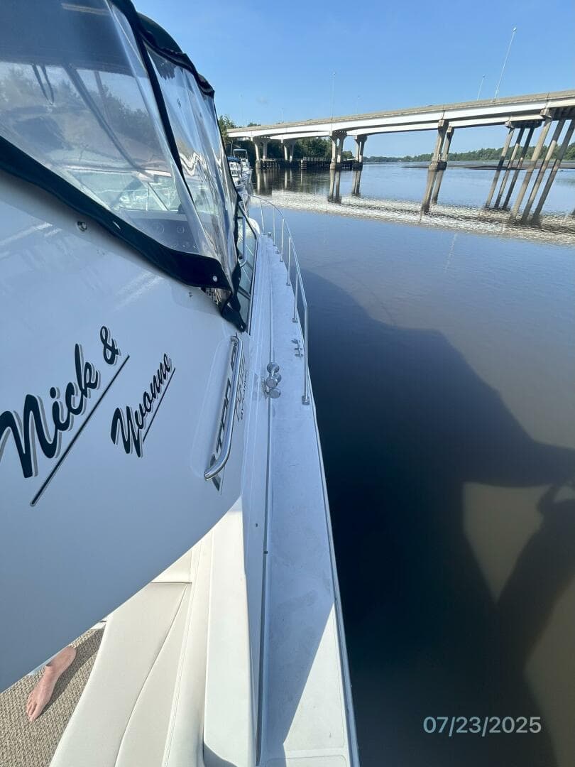 40' Trojan starboard side deck1