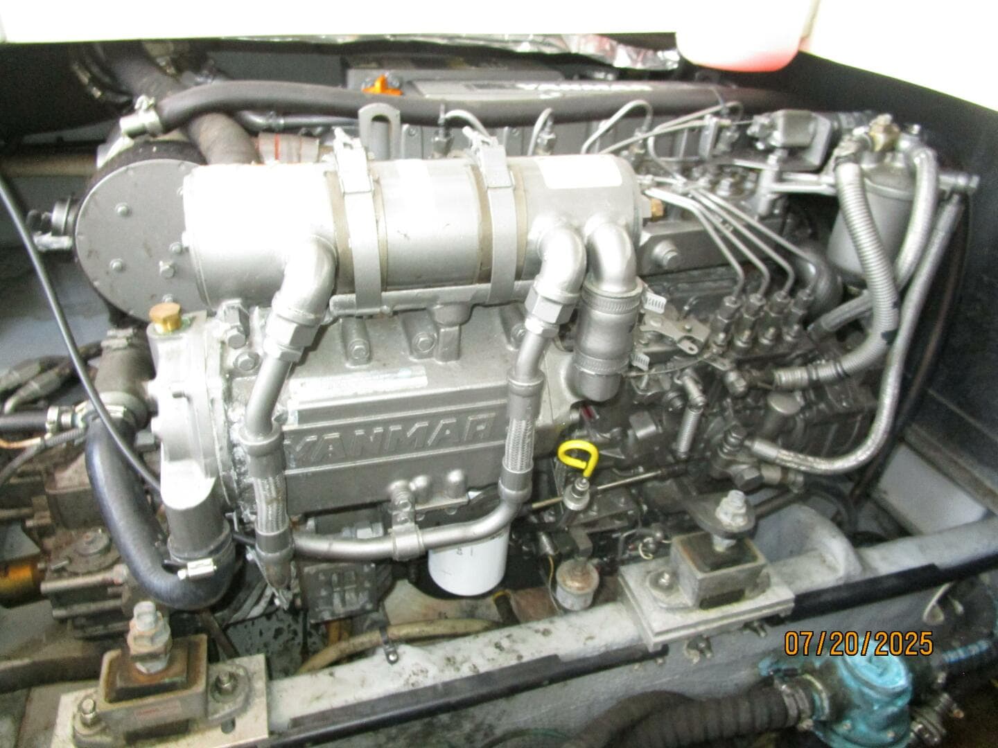 34' Mainship port main engine