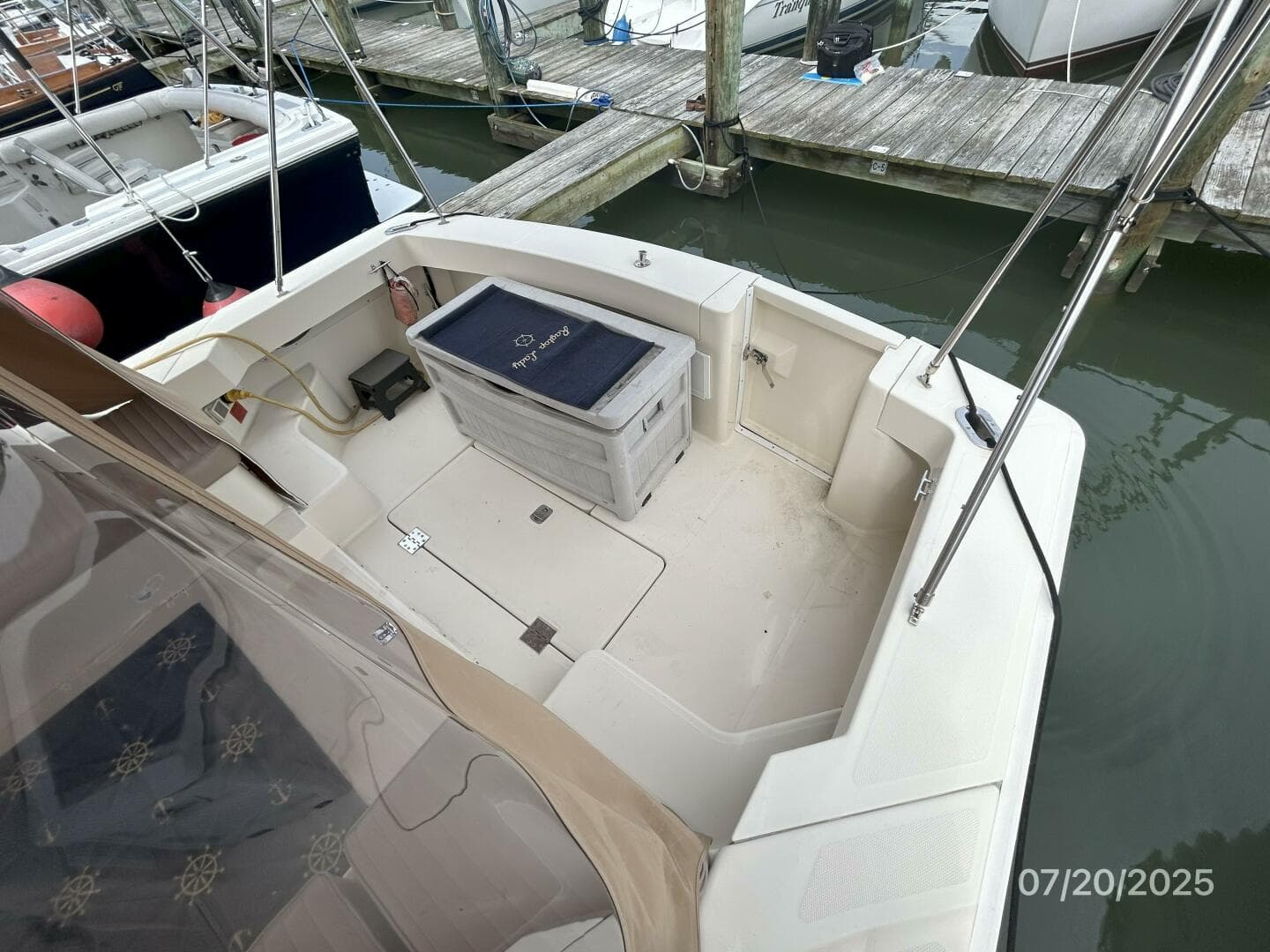 34' Mainship cockpit2