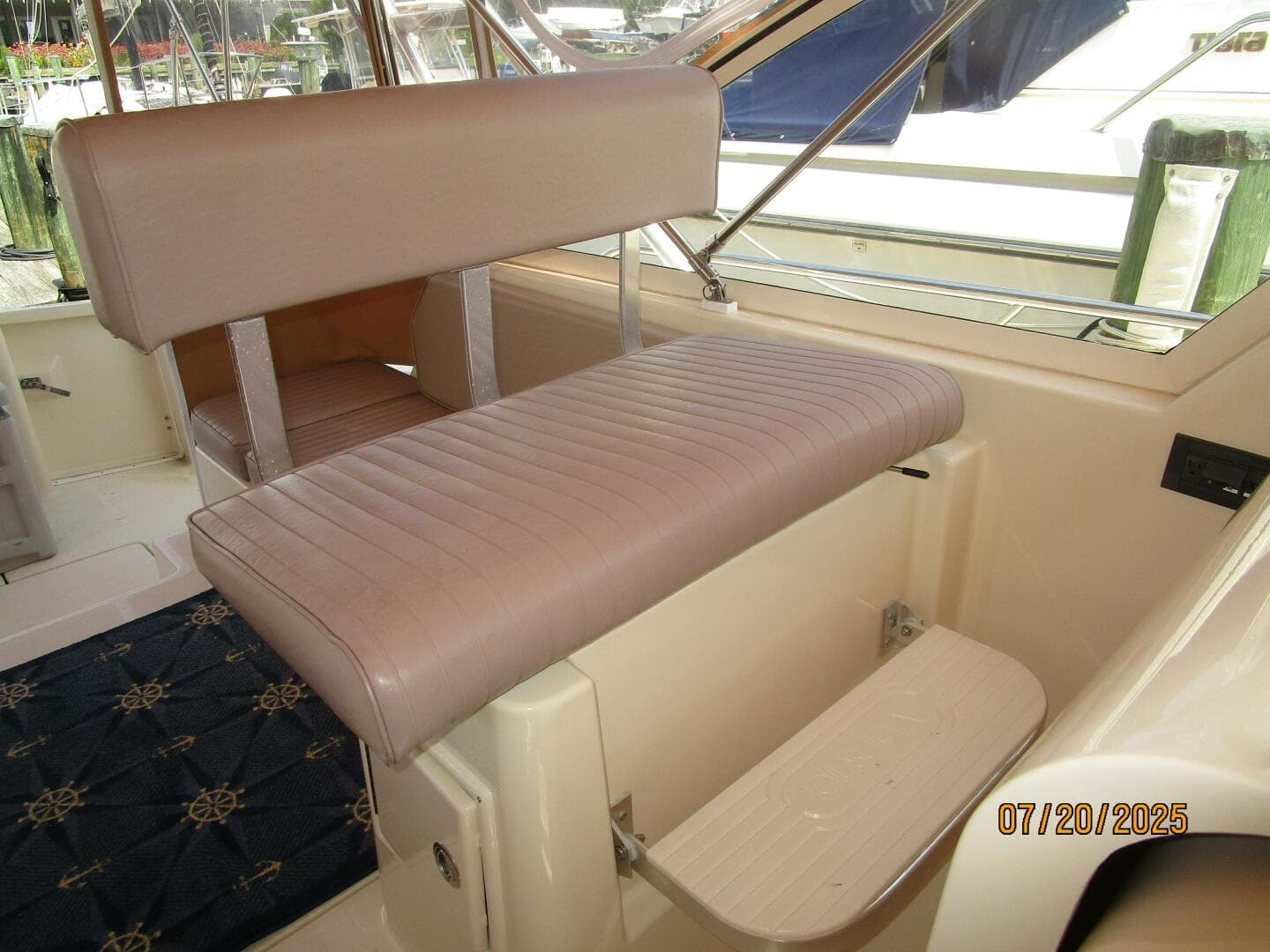 34' Mainship mate seat