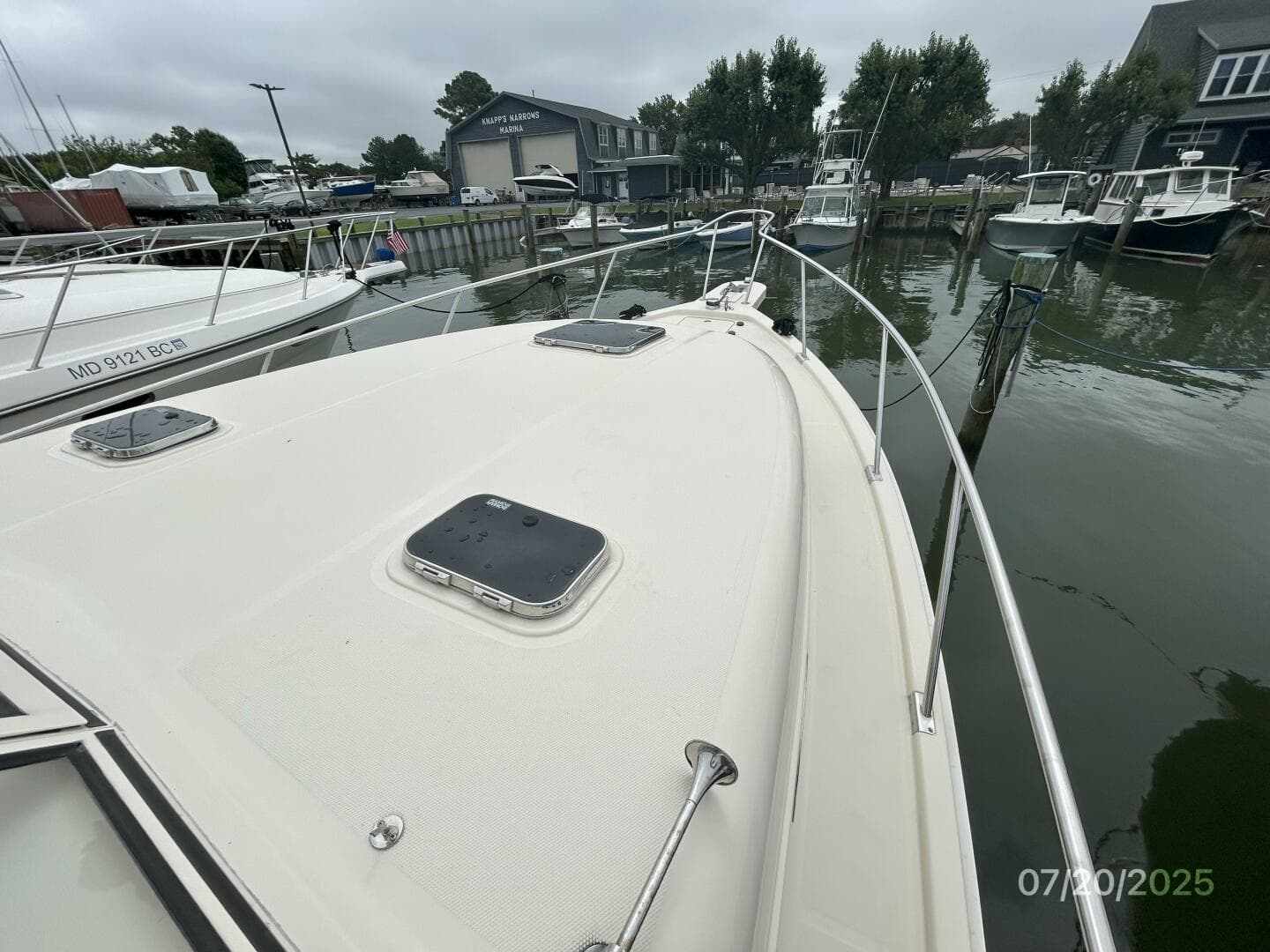 34' Mainship foredeck1