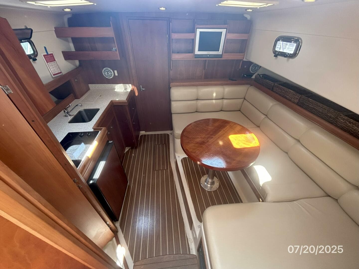 34' Mainship salon forward