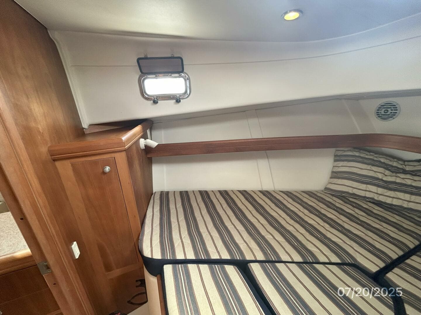 34' Mainship stateroom port