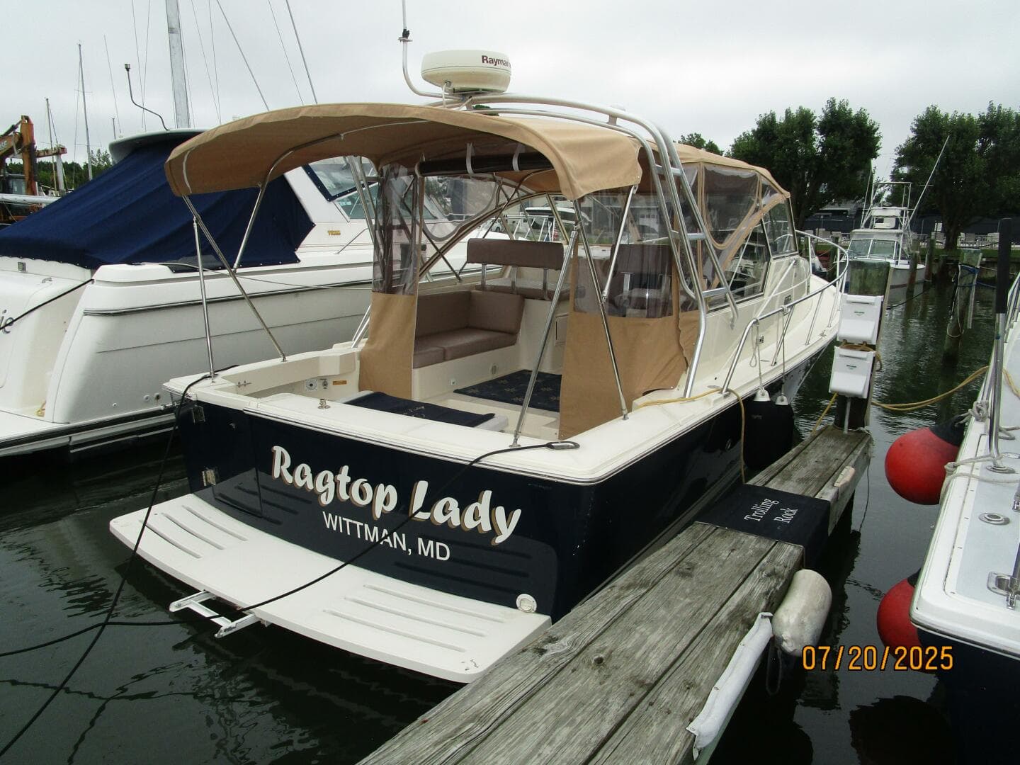 34' Mainship starboard aft profile