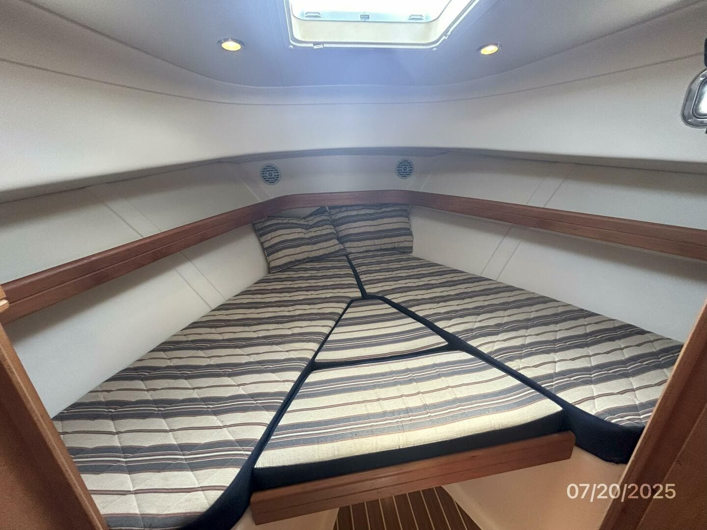 34' Mainship stateroom