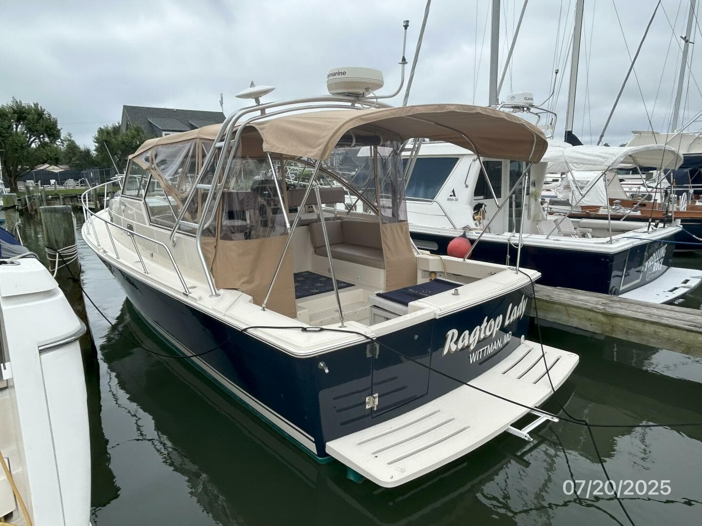 34' Mainship port aft profile