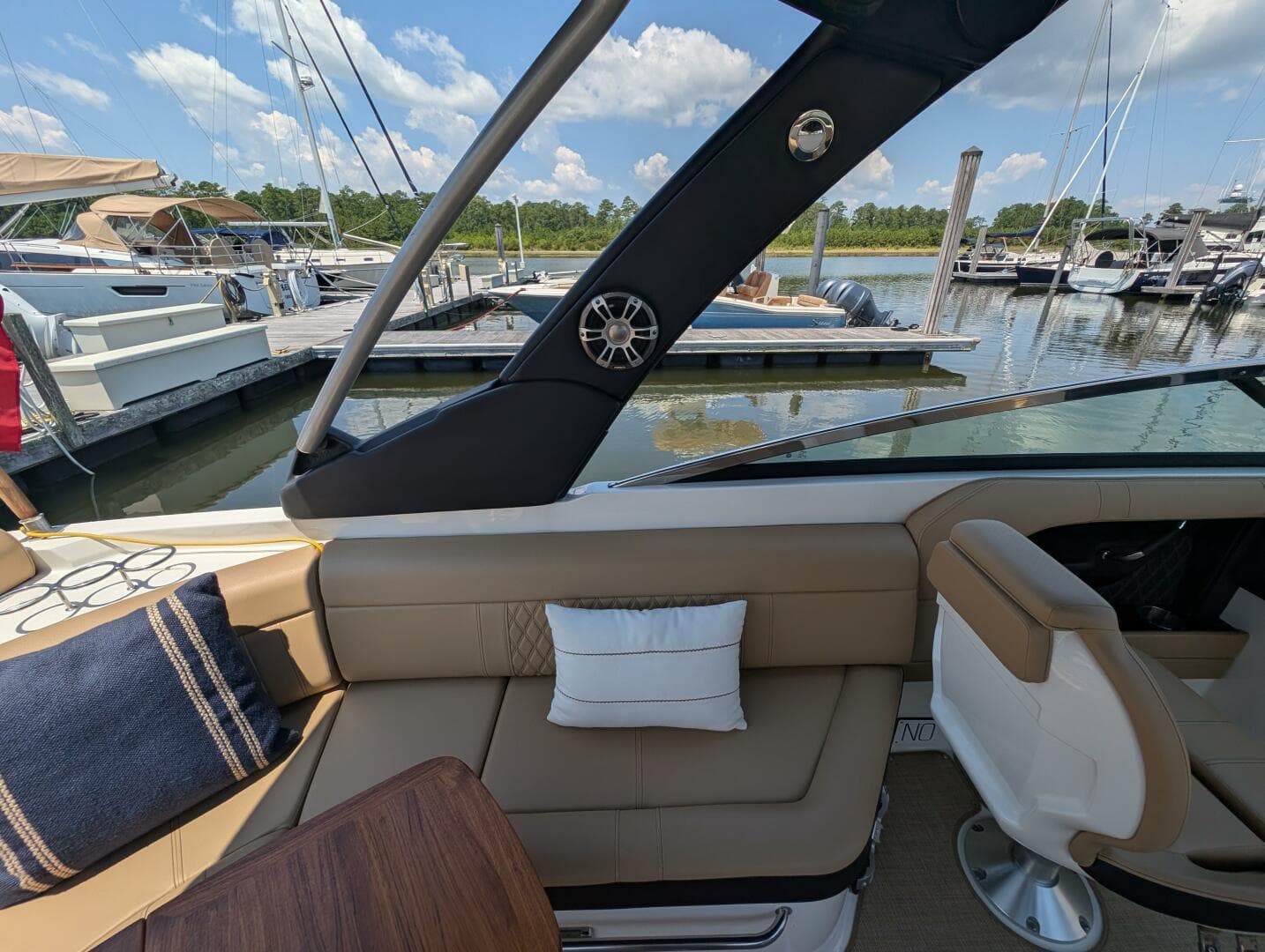 2023 Sea Ray 280 SLX