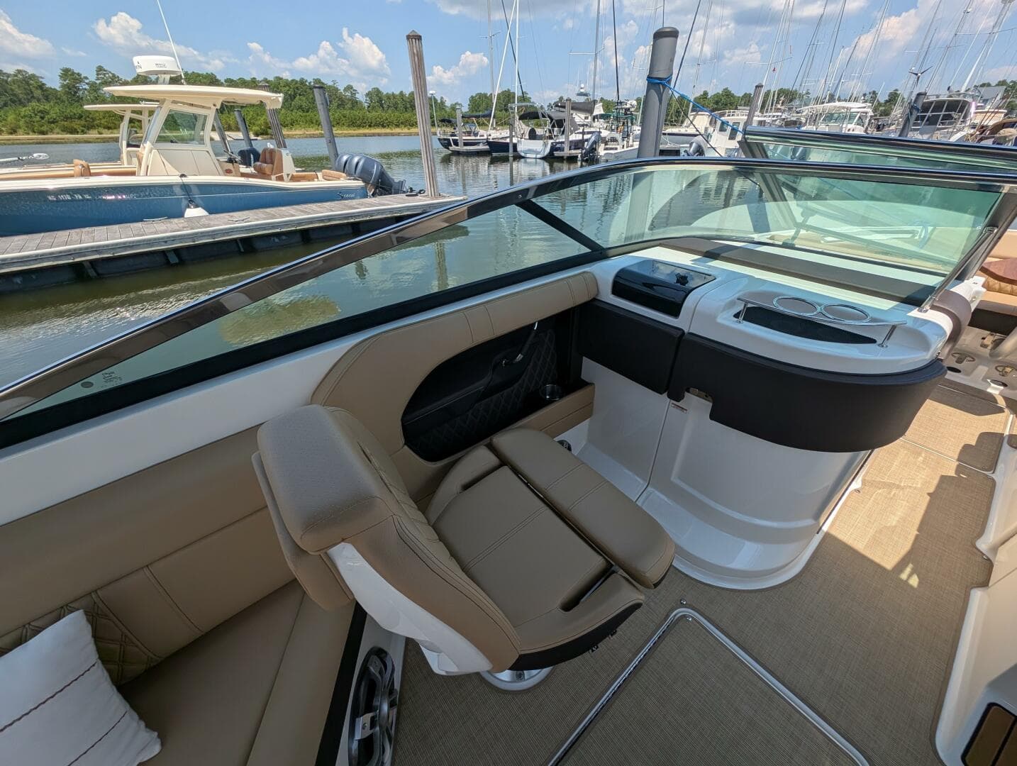 2023 Sea Ray 280 SLX