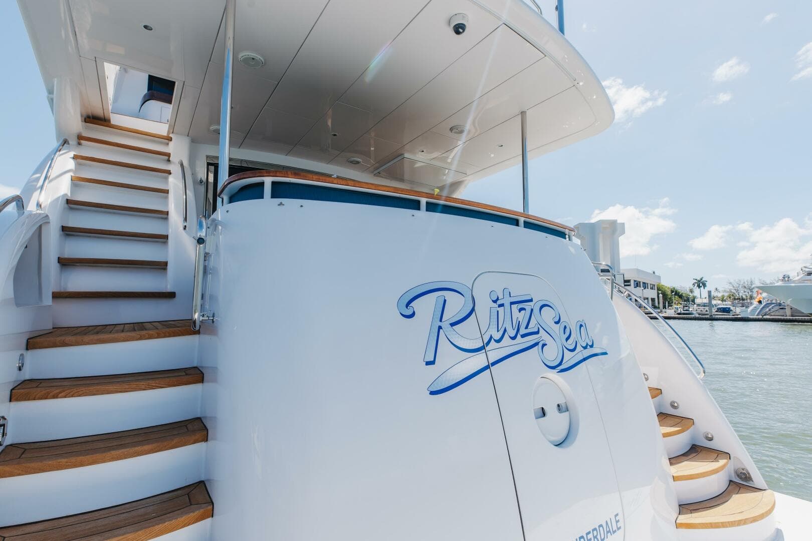 2014 Hatteras 80