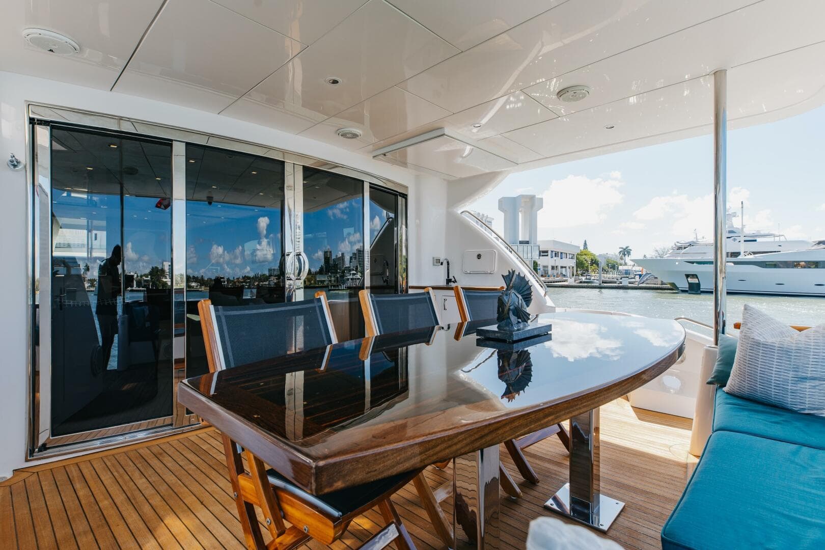 2014 Hatteras 80
