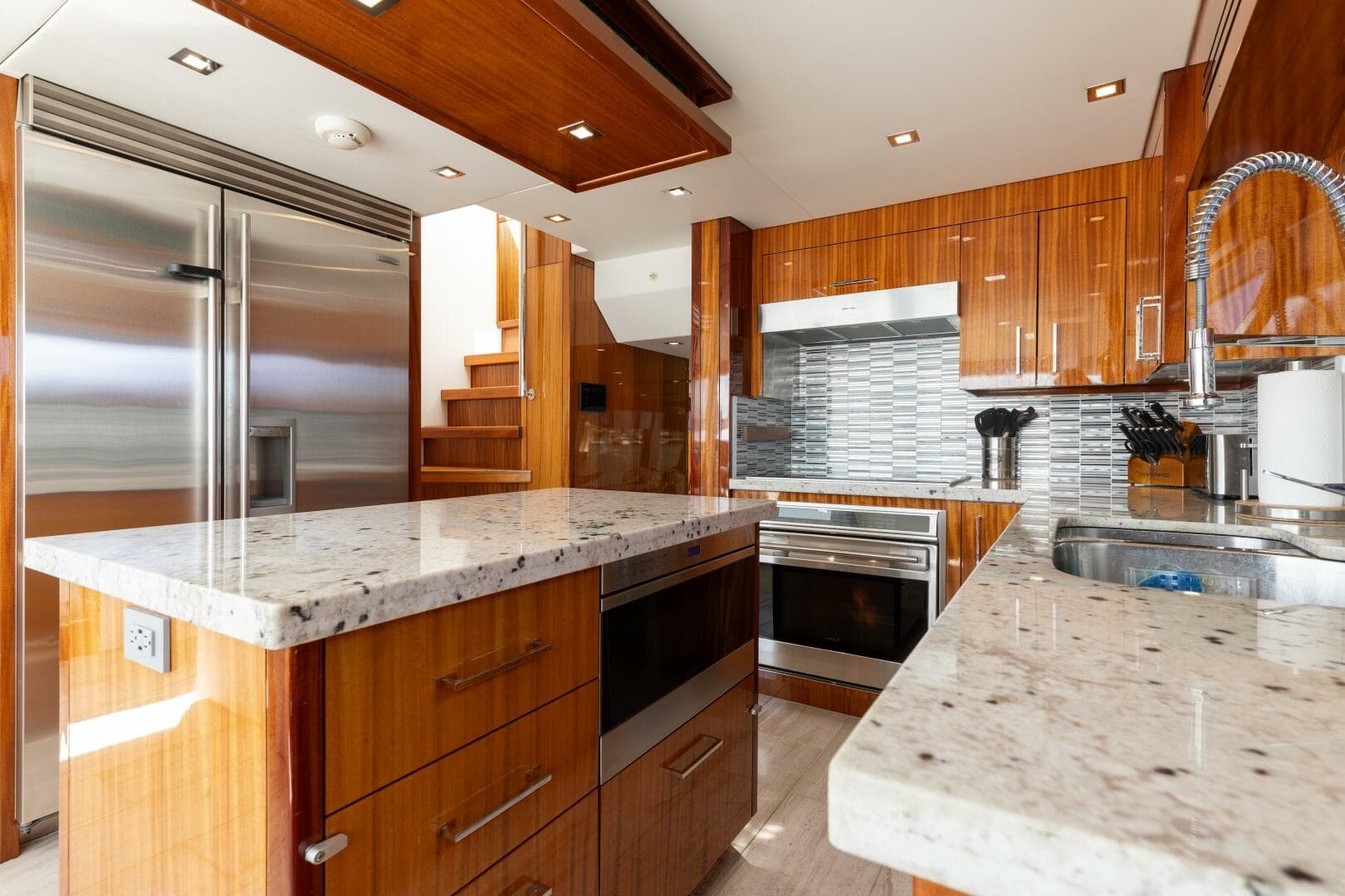 2014 Hatteras 80