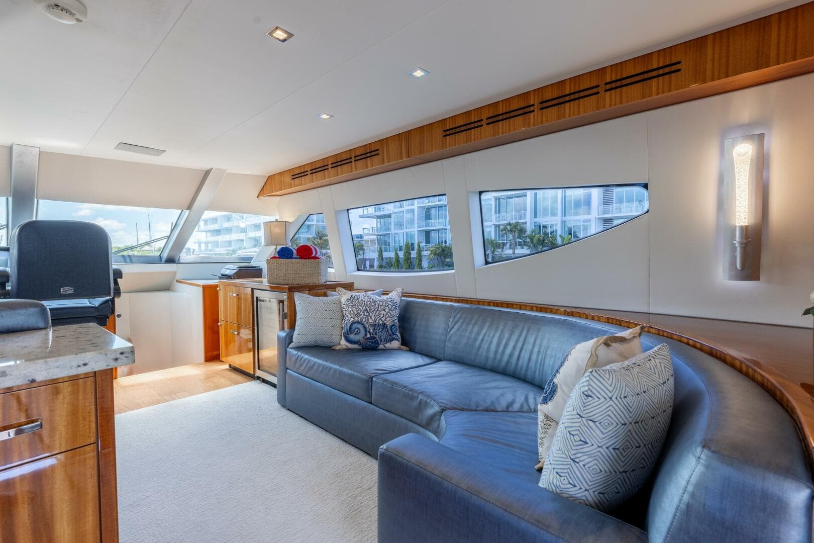 2014 Hatteras 80