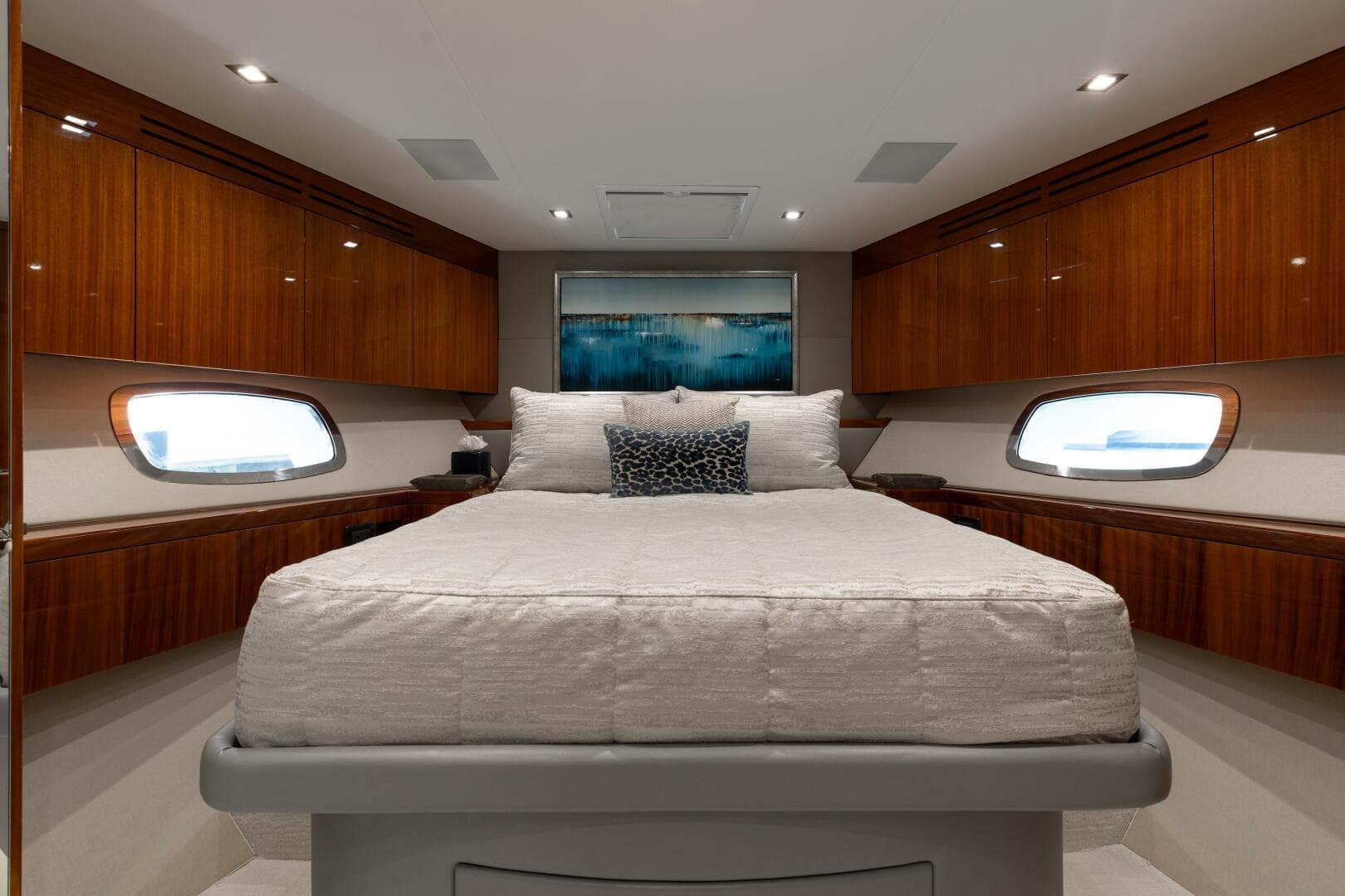 2014 Hatteras 80
