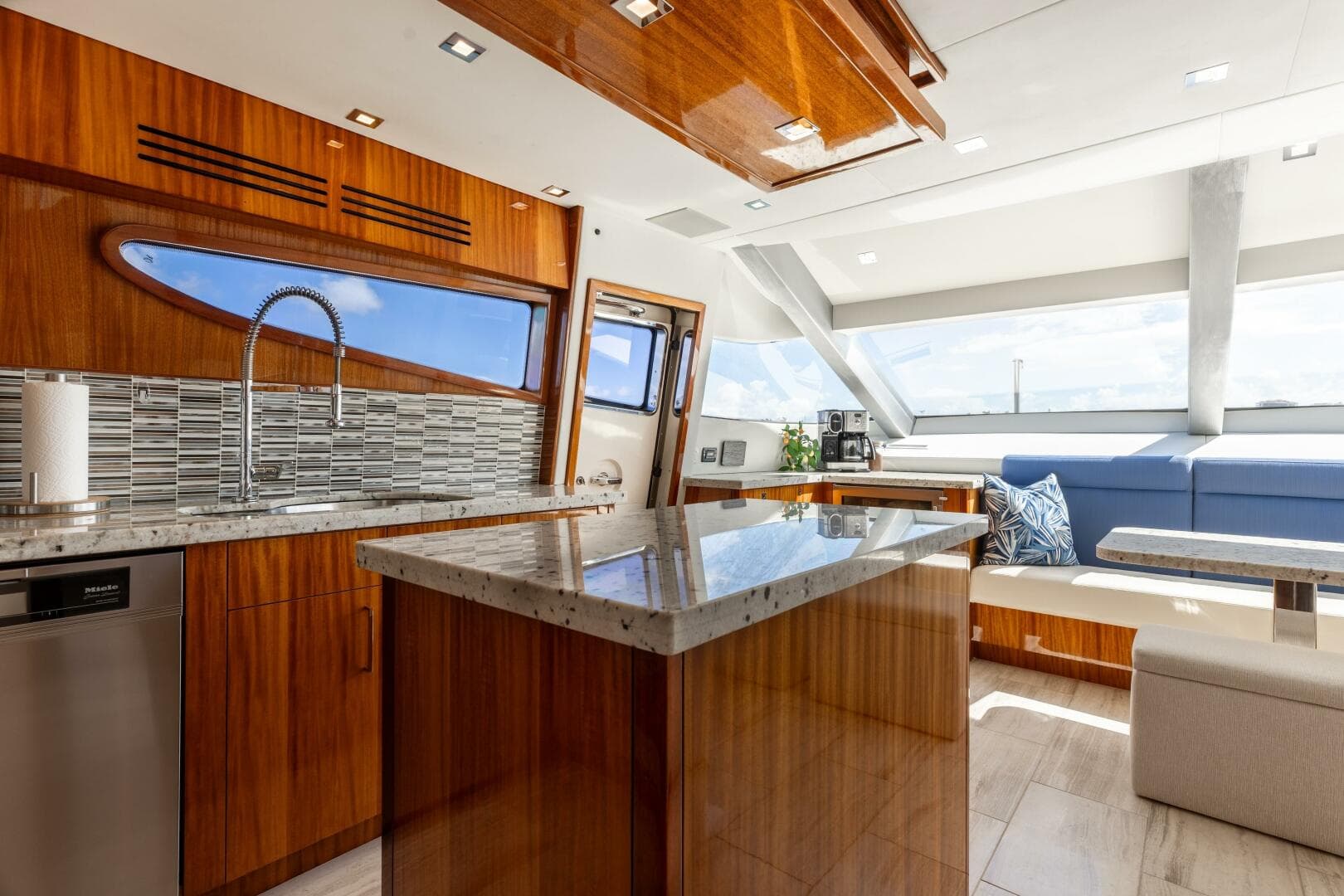 2014 Hatteras 80