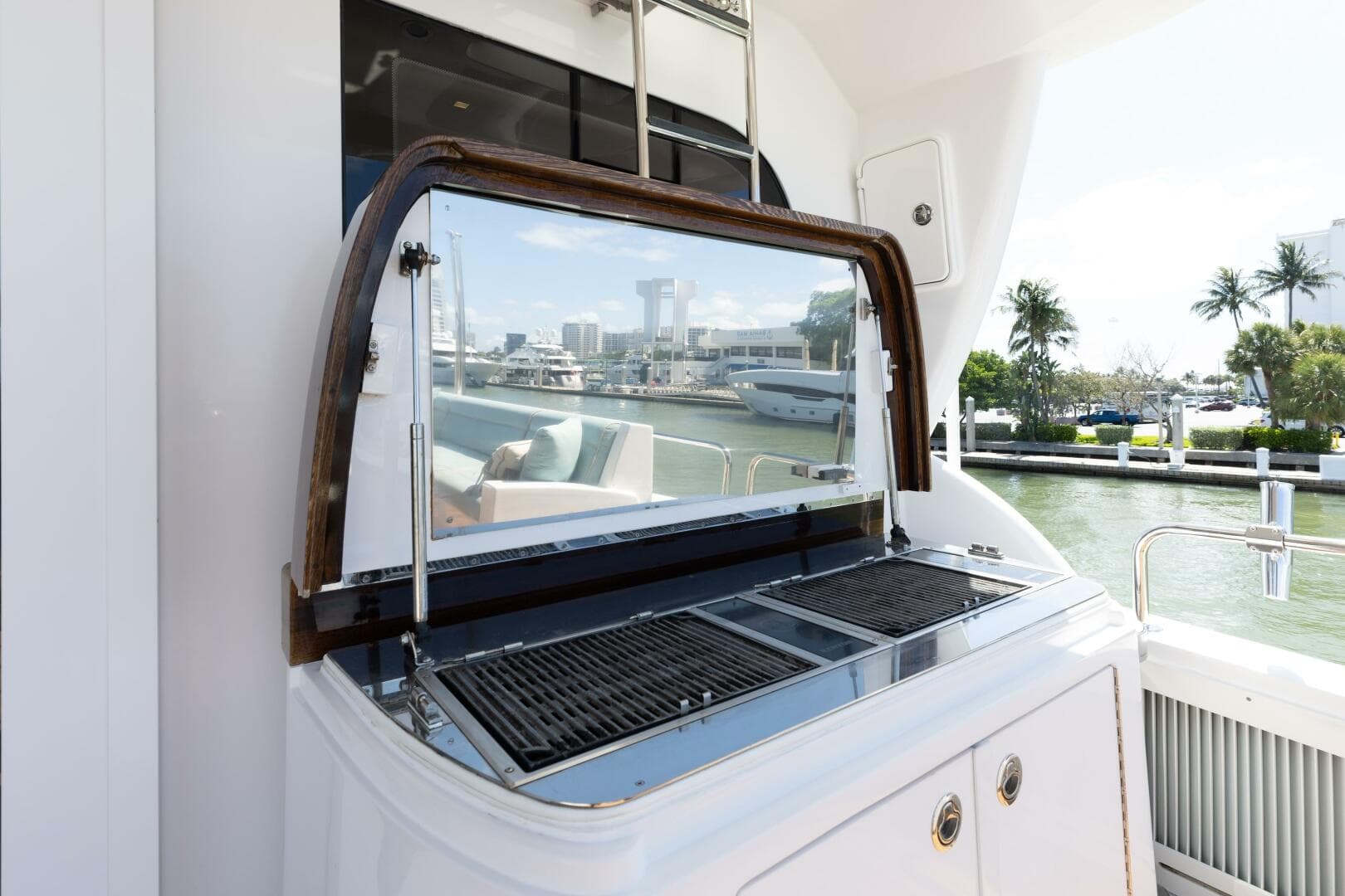 2014 Hatteras 80
