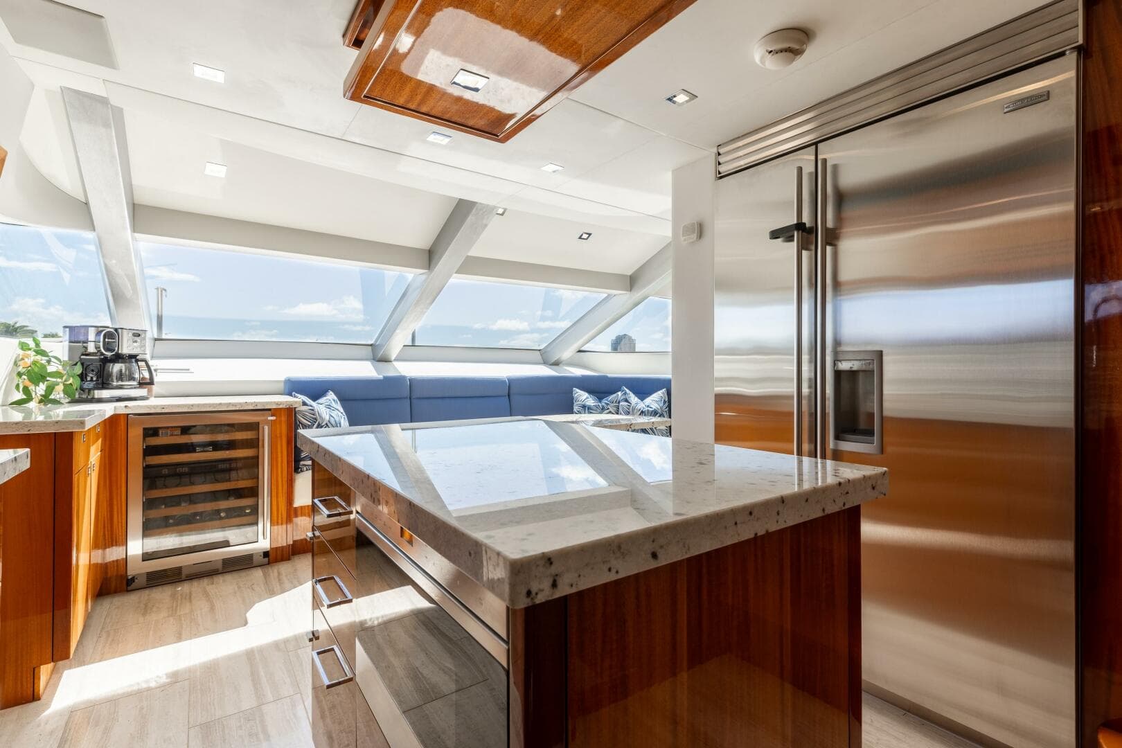 2014 Hatteras 80