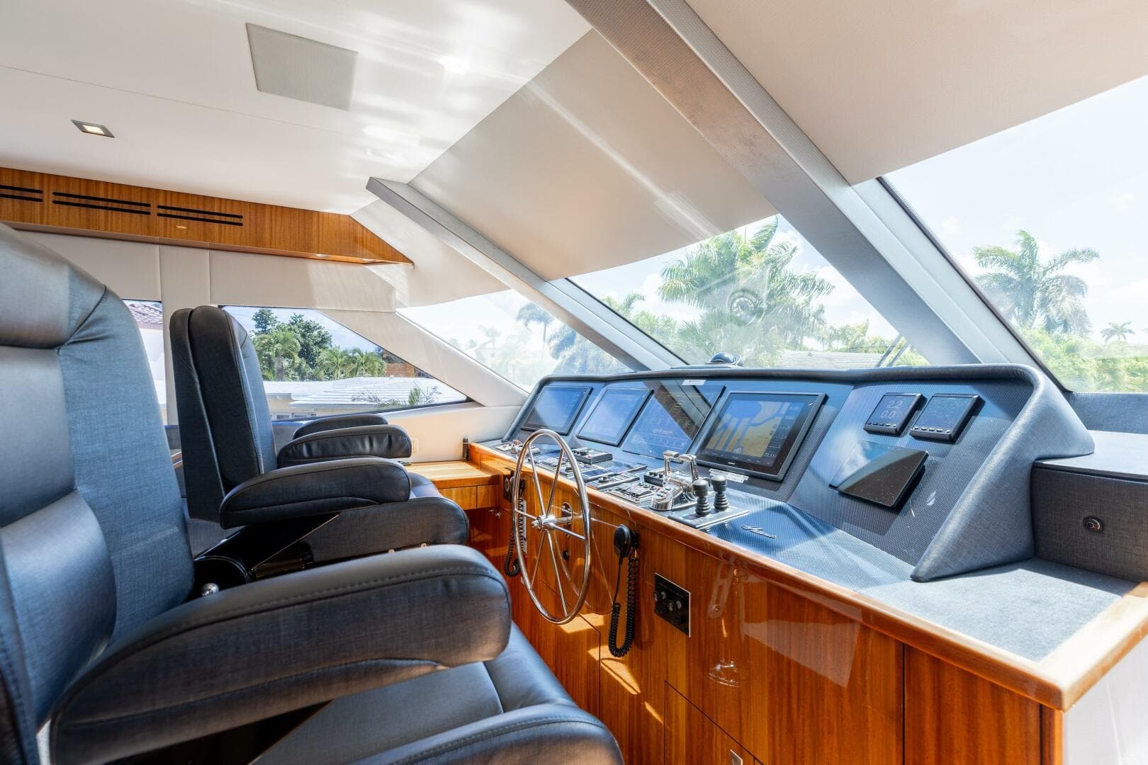 2014 Hatteras 80